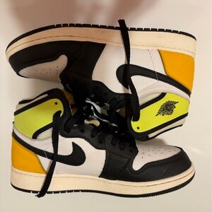 Air Jordan Retro 1 High OG Big Kid 7 - Equivalent to Women’s 9